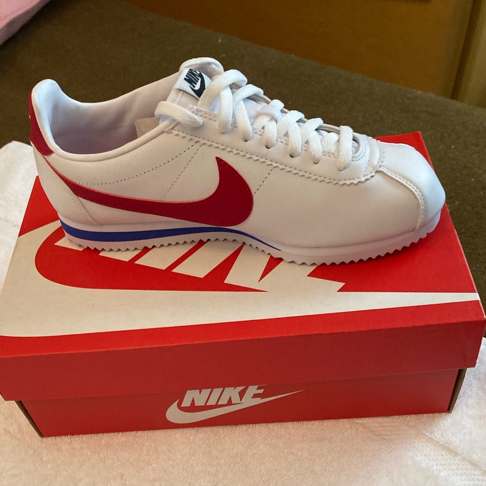 NWT Authentic Nike Women’s Classic Cortez Leather Sneakers Size 8
